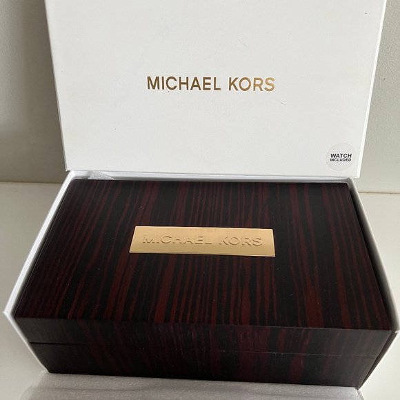 Michael Kors Runway Chronograph Watch Collector Box Set. NWB main image 4